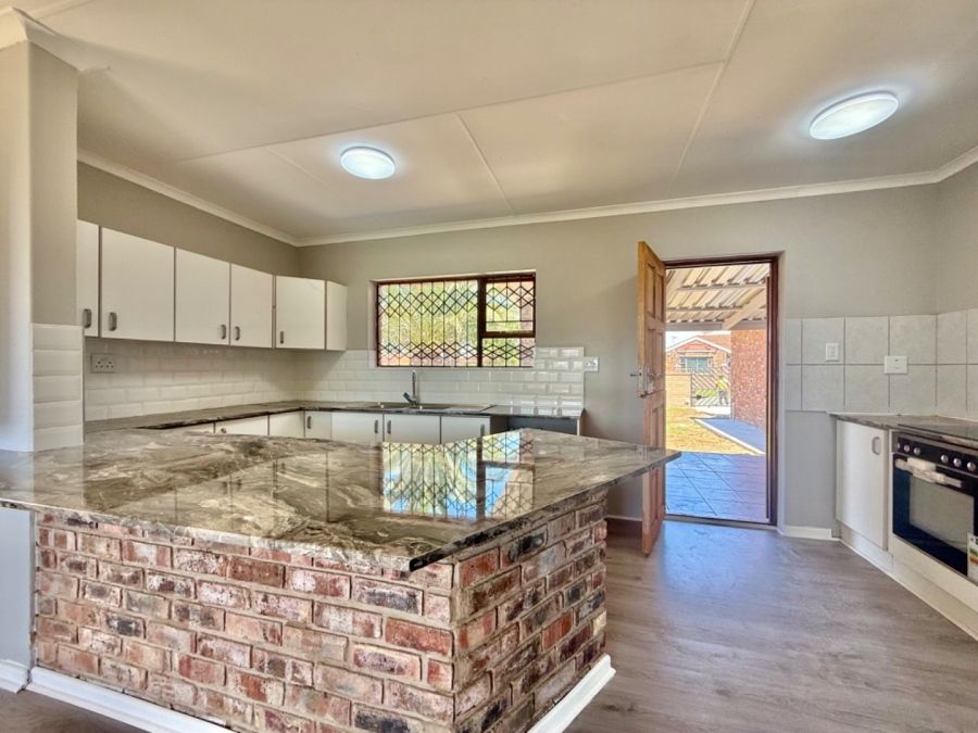 4 Bedroom Property for Sale in Bluewater Bay Eastern Cape